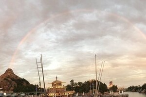 ディズニーシーの火山から虹が噴火!?　「これぞ夢の国」