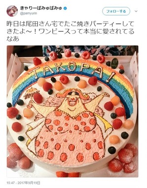 豪華なデコレーションケーキを披露（画像はきゃりーさん公式ツイッターのスクリーンショット）