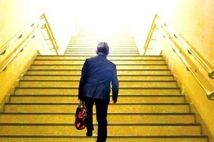 シニア世代を奪い合い？　コンビニ・外食が採用強化