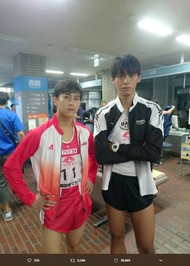 佐野岳さん（左）と竹内涼真さんの2ショット（写真は佐野岳さんのツイッターより）