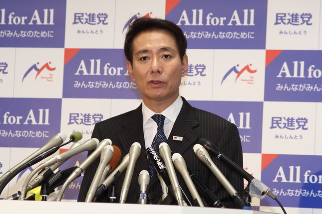 記者会見する民進党の前原誠司代表
