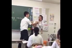 福岡・博多高校で「暴行動画」流出、大炎上　生徒が教師を蹴りつけ、クラスは「爆笑」