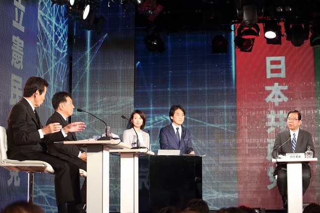 日本のこころ・中野正志代表（左端）と共産党・志位和夫委員長（右端）の応酬が展開された