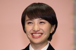 ももクロ夏菜子「俺の彼女知的系なう」にツッコミ続出　投稿写真に「本逆さだよ」