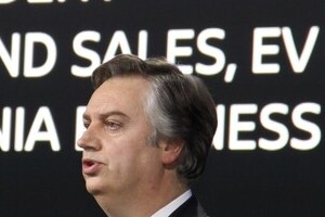 日産のプレゼンは謝罪で始まった　東京モーターショーで「NISSAN IMx」お披露目