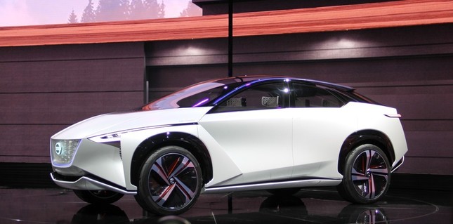 新たに公開された「NISSAN IMx」（2017年10月25日撮影）