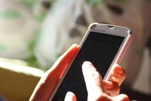 トイレで「立てこもりスマホ」　ケンコバ立腹「電波消さなアカン！」