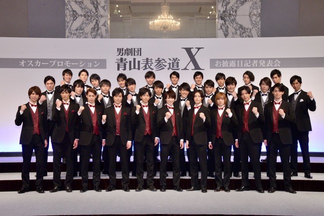 「青山表参道X」は所属する若手俳優30人で構成し、平均年齢22.7歳、平均身長178.5センチだ