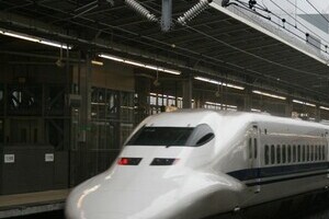 高橋みなみが「新幹線でマック」 「匂いしんぱい」VS「セーフ」