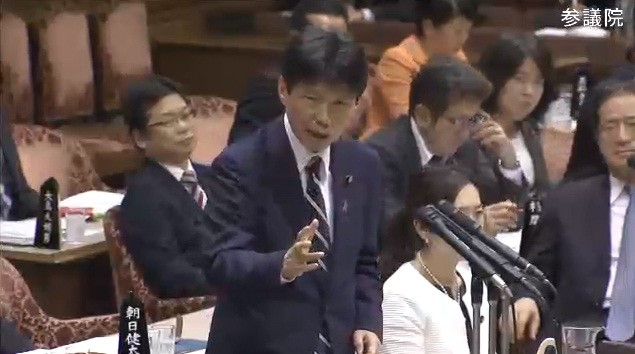 予算委で質問に立つ山本一太氏（参院公式サイトの動画から）