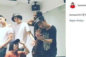 ブルゾンちえみ「ヘソ出し＆網タイツ」　攻めの衣装にコーフン？それとも...