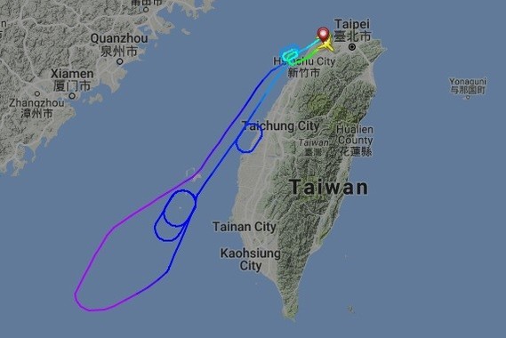 トラブルがあったCI835は離陸から1時間後に引き返しを決めた（写真は航空機の位置を表示するウェブサイト「フライトレーダー24」から）
