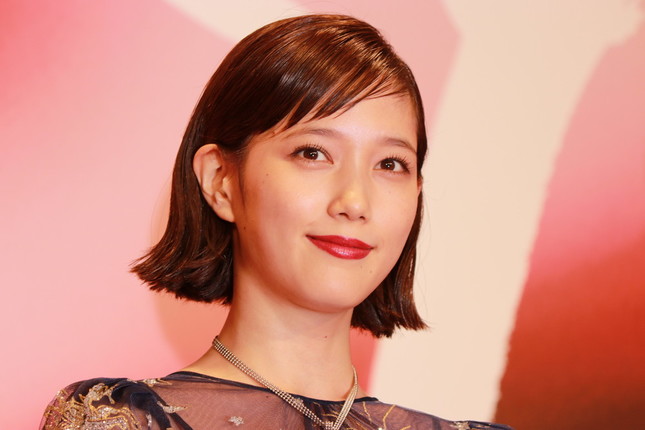 本田翼がショートヘアに ジャニーズのあの人にそっくり説 J Cast ニュース