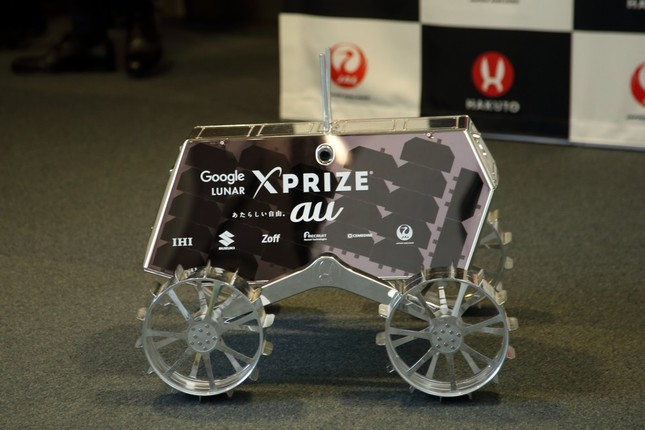 全長58センチ、高さ35.8センチ。重さはわずか4キロだ