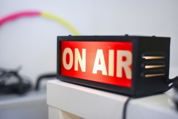 ラジオをバカにされ…（写真はイメージ）
