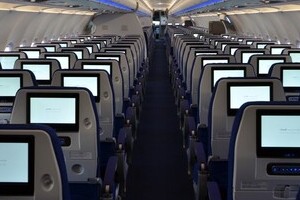 ANAがJALに「追いつけ、追い越せ」　サービス強化で「Wifi無料化」「座席モニター」