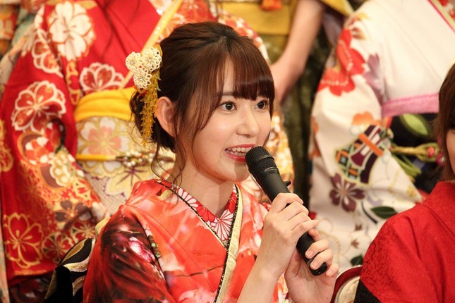 成人式であいさつHKT48の宮脇咲良さん。宮脇さんは鹿児島県出身。「さっしーに挑戦をして、どっちがつぶれるか対決したい」と話した