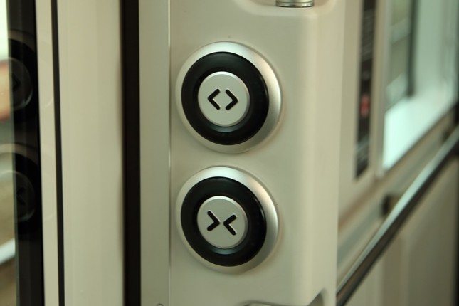 ローカル線によくある「あのボタン」も…