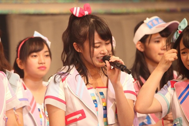 2年連続の2位に悔し涙を流すAKB48チーム8の岡部麟さん