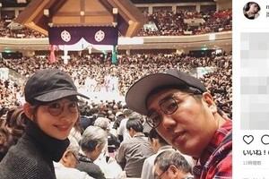 おそろファッションで登場　小嶋陽菜がおぎやはぎ小木と相撲デート！？