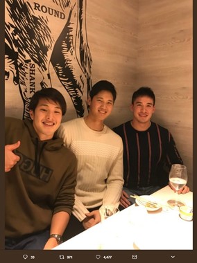 左から瀬戸大也選手、大谷翔平選手、ベイカー茉秋選手（画像はベイカー茉秋選手のツイッターより）