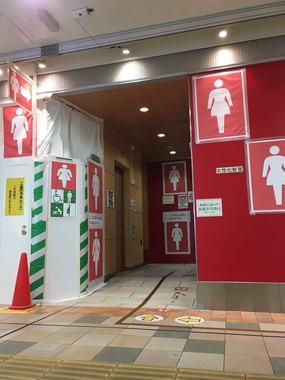 品川駅女子トイレ入口の様子。写真はちんだ（＠chinda0312）さん提供‏