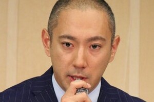 海老蔵長男・勸玄くんの新しい勉強机に麻央さん写真　「ジーンと来ました」