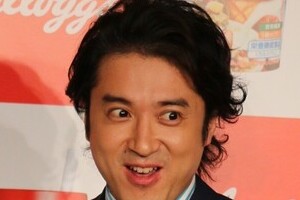 ムロツヨシ「ヒゲ」写真が「めっちゃ男前」と好評　「山田孝之似」との声も