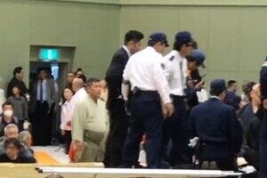 春日野巡業部長、騒動「見てた」？ 「ポケットに手」目撃写真がネット拡散