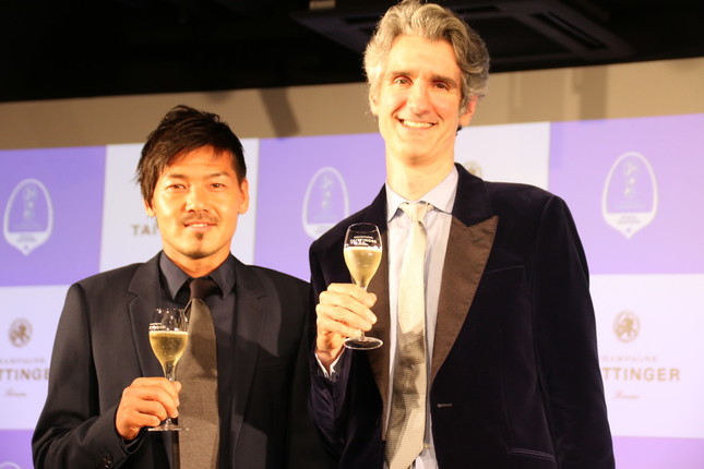 トルシエ監督の通訳をつとめたフローラン・ダバディ氏（右）も出席した