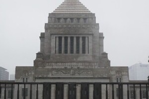 安倍内閣、支持率下げ止まらず　不信任案提出で「ハプニング解散」再来？