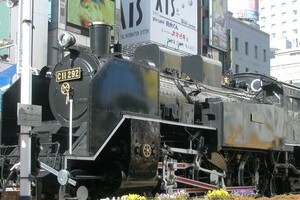 新橋駅前、一時騒然　女子高生7人に何が？