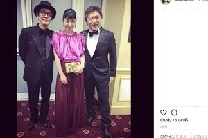 安藤サクラ、是枝監督らと記念写真　「万引き家族」受賞のカンヌから