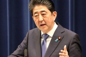 今度はアベ作文...朝日「素粒子」　麻生編ネット不評も「堪えていない」