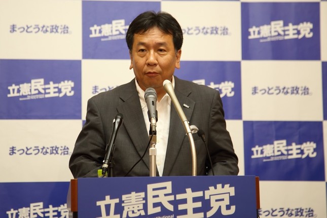 記者会見する立憲民主党の枝野幸男代表。AKB48グループの選抜総選挙についても言及した
