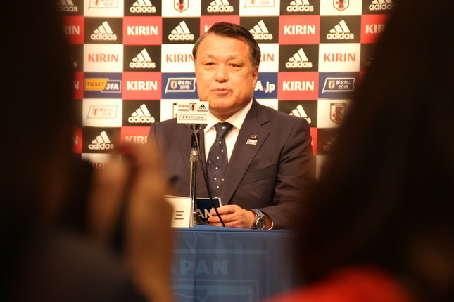 W杯メンバー発表会見であいさつした田嶋幸三会長（2018年5月31日）