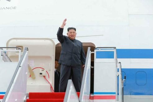 平壌からシンガポールに向かう北朝鮮の金正恩・朝鮮労働党委員長。「非核化」をめぐる米国との溝は埋まるのか（写真は労働新聞から）