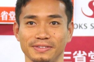 長友「金髪化」にNHK、まさかすぎる対応！　フリップに視聴者爆笑「無理やりすぎる」