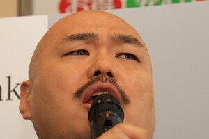 クロちゃん、2142カロリーのペヤング焼きそば平らげる　「炭水化物の塊なのに」