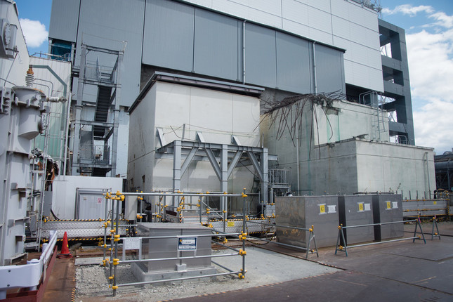 4号機の目の前に、柵で囲われたサブドレンがあった