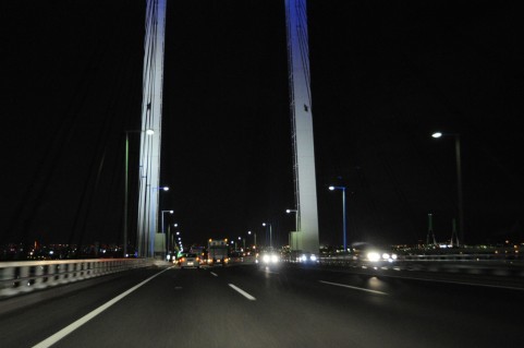 深夜の高速を自転車で走って事故に（写真はイメージ）