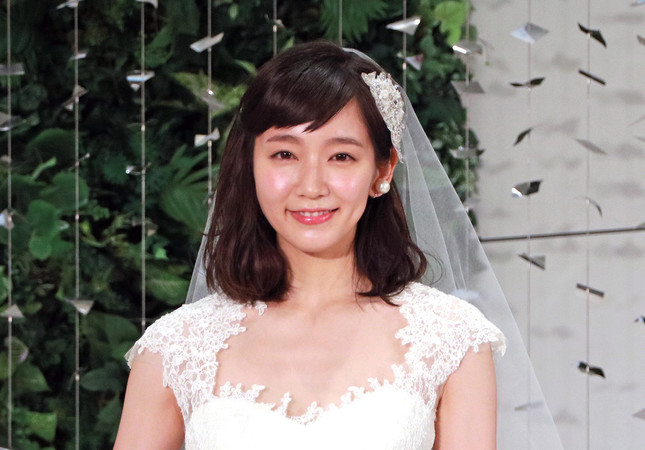 吉岡里帆 新ドラマメンバー5人とパシャリ みんなちょっとずつおかしい J Cast ニュース