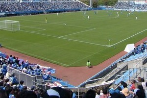 一部サポーター、豪雨へ「黙祷」せず　天皇杯、横浜FC側がチャント続行 「本当に品がない」