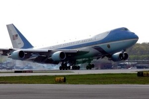 エアフォース・ワンの色が変わる？トランプ好みの「赤白青」に「ロシアと同じ」