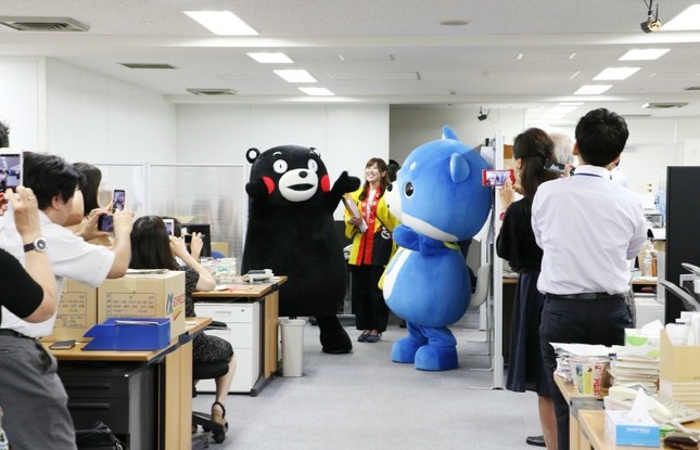 編集部員総出でお出迎え