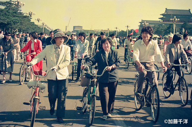 学生たちの訴えが共感を呼んだのか、デモには一般市民の姿も見られた