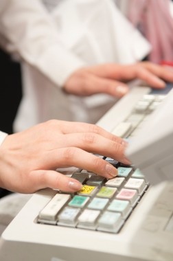 レジに並ぼうとしたら…（写真はイメージです）