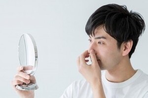 「鼻毛が出ている人」どうするべき？　ビジネスマナー講師に聞いてみた