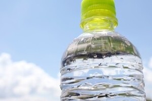 スポーツドリンク、もらっても「飲まない」サッカー選手　ファンの「差し入れ」どうあるべき？