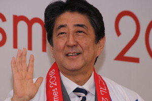安倍首相、またも誤読？「背後」を「せいご」 「云云」（でんでん）に続き